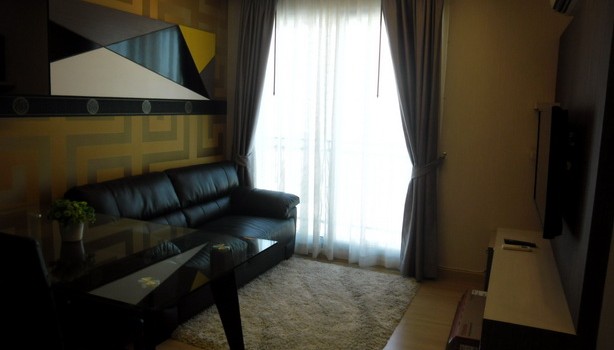 Thru Thonglor (1bed) 18000 THB  Modern Versace Wall