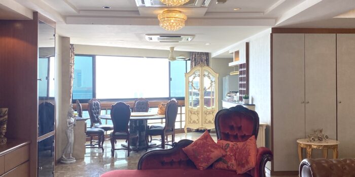 The President Park at Oak Tower (Sukhumvit24) -261 SQM- Modern Victorian Style 3BEDS/4Baths 75K !! very big great room !!