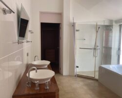 House For Rent มีสระว่ายน้ำ ราคาเช่า 150,000 baht เพชรบุรี ซอยศูนย์วิจัย1 (พูลวิลล่า กรุงเทพ) REF NO. AG1211U199